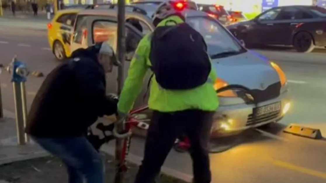 Спор между шофьор и колоездач заради паркиран върху велоалея автомобил ВИДЕО