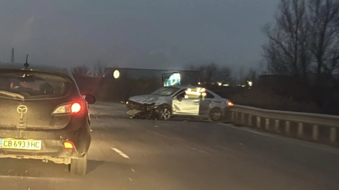 БМВ се размаза при катастрофа край Чепинци СНИМКА