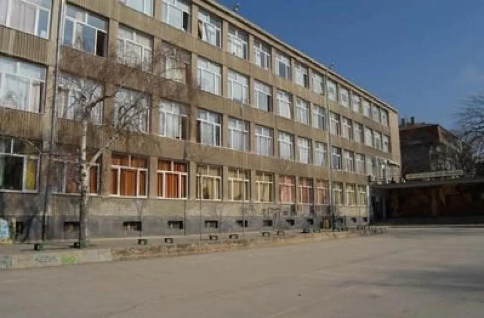 Честност! Върнаха изгубен портфейл с над 1000 лв. на баща на ученик във Варна