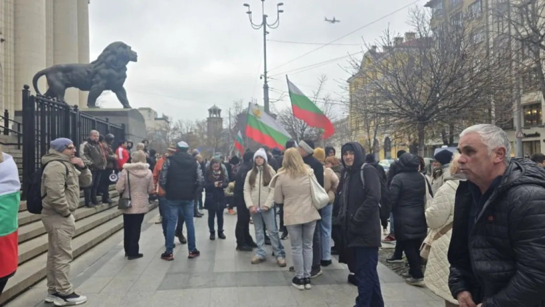 Демонстрация на привърженици на "Величие" пред Съдебната палата в София