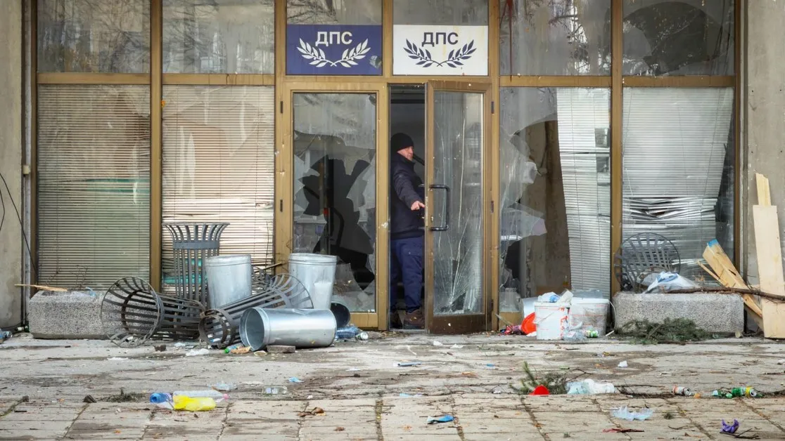 Прокуратурата иска постоянен арест за петима от обвинените за хулиганство по време на протеста в София