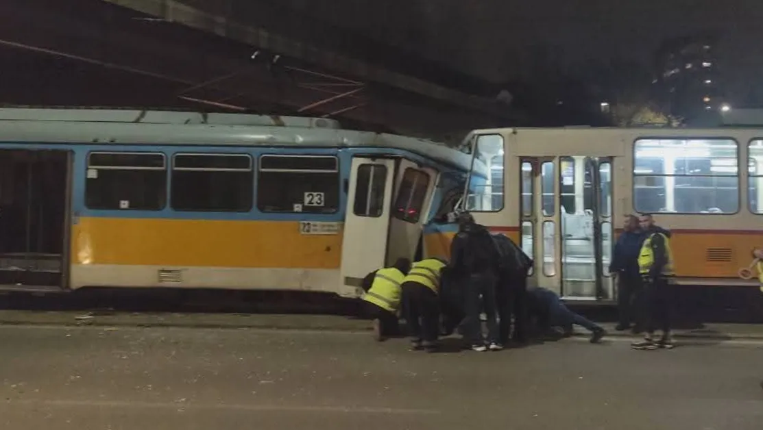 Сблъсък между два трамвая в София