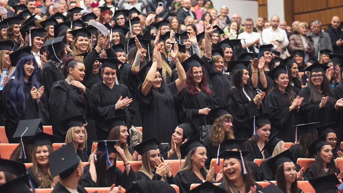 496 абсолвенти от Випуск 2025 на ФОЗ получиха тържествено дипломите си