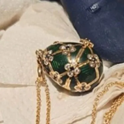 Полицията в Нова Зеландия съобщи че е възстановила инкрустирано с