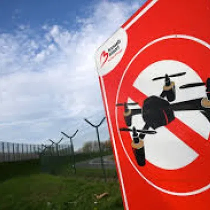 Франция откри огън по неидентифицирани дронове над база за ядрени подводници