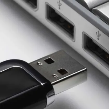 Малък жест, голямо възпитание: Момче от Пловдив върна изгубена флашка