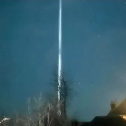 Необичайни лъчи светлина в небето: заговориха за „нов Бермудски триъгълник"