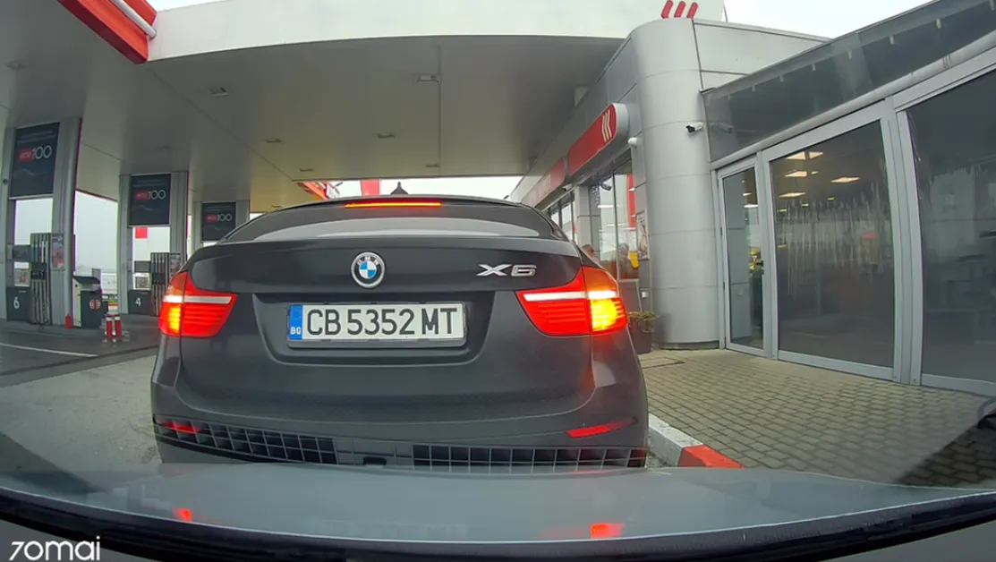 "Не усетил удара": Шофьор удари автомобил и продължи по пътя си ВИДЕО