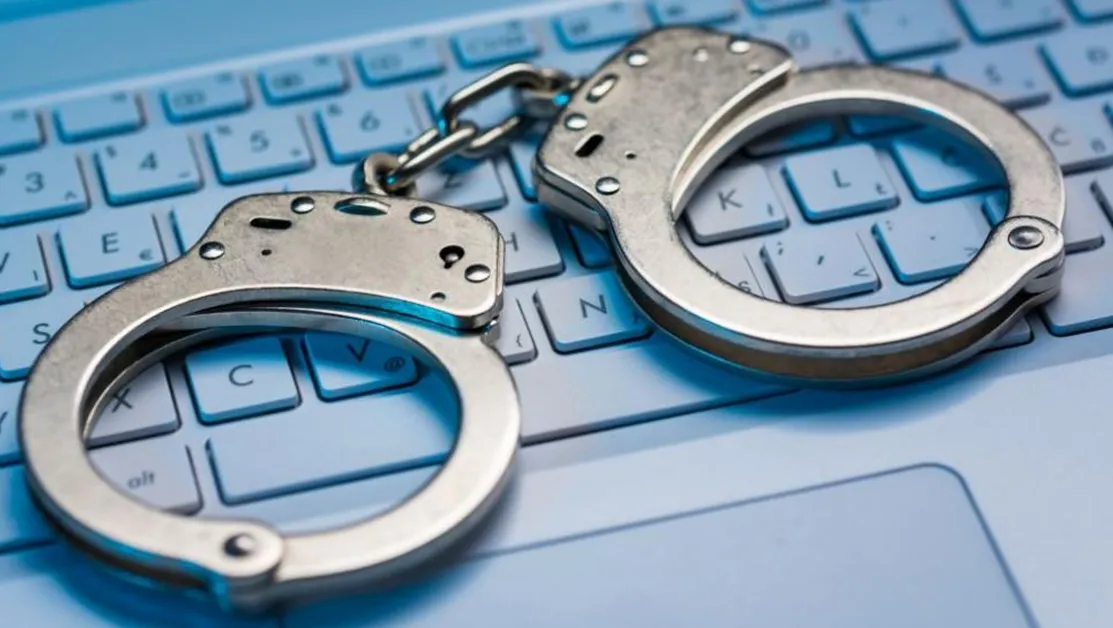 Задържаха 55-годишен мъж, разпространявал порнография с непълнолетни в интернет