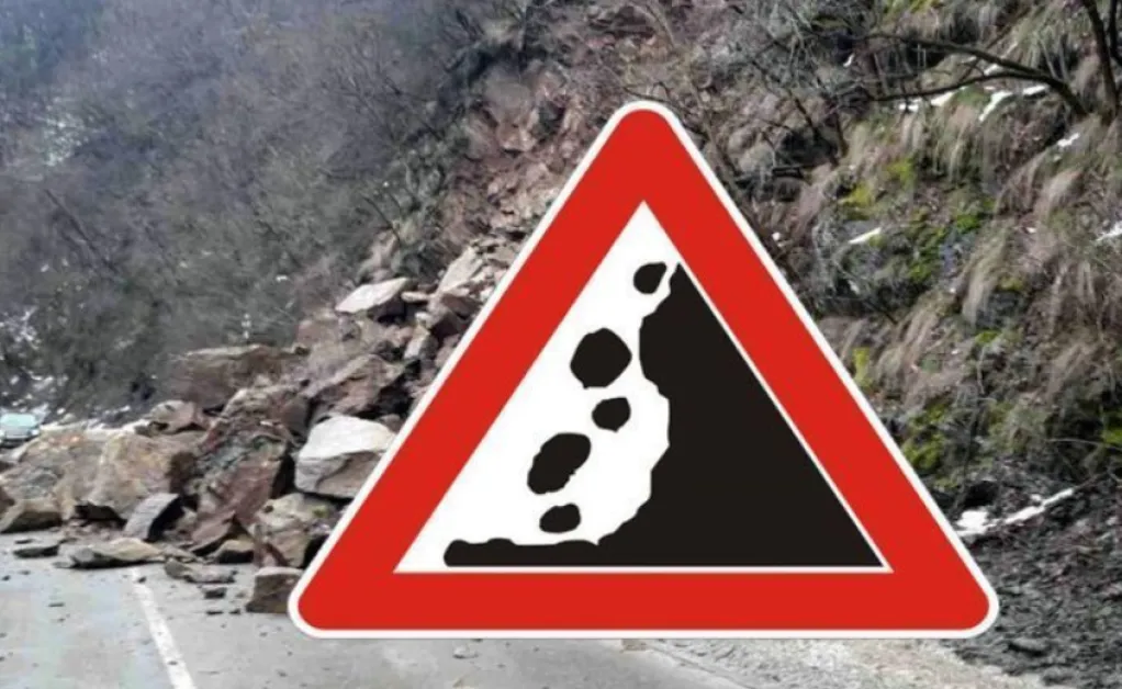 Активира се свлачище на пътя Асеновград–Смолян, наводнени са и кръстовища в Пловдив