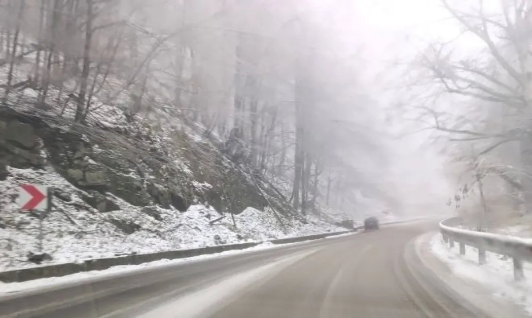 Ето каква е пътната обстановка на "Петрохан" СНИМКИ