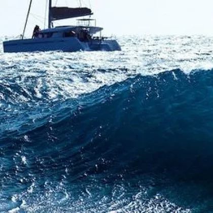 Осемнадесет души загинаха след потъването на лодка с мигранти край