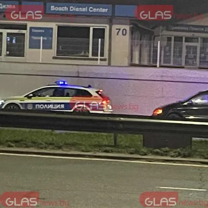 Млад мъж е блъснат от лек автомобил в София СНИМКИ