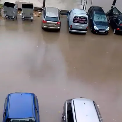 Обилният дъжд наводни улица в Асеновград