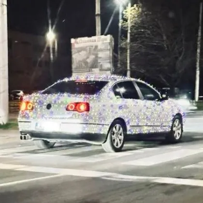 Декември настъпи празнична украса краси улиците на големите градове а