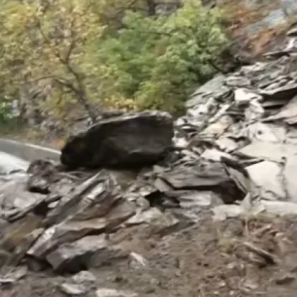 Разчистиха свлачището на пътя Асеновград – Смолян