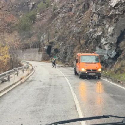 Разчистиха свлачището на пътя Асеновград – Смолян
