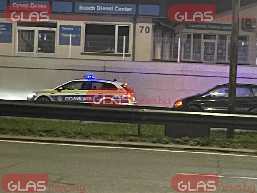 Млад мъж е блъснат от лек автомобил в София СНИМКИ