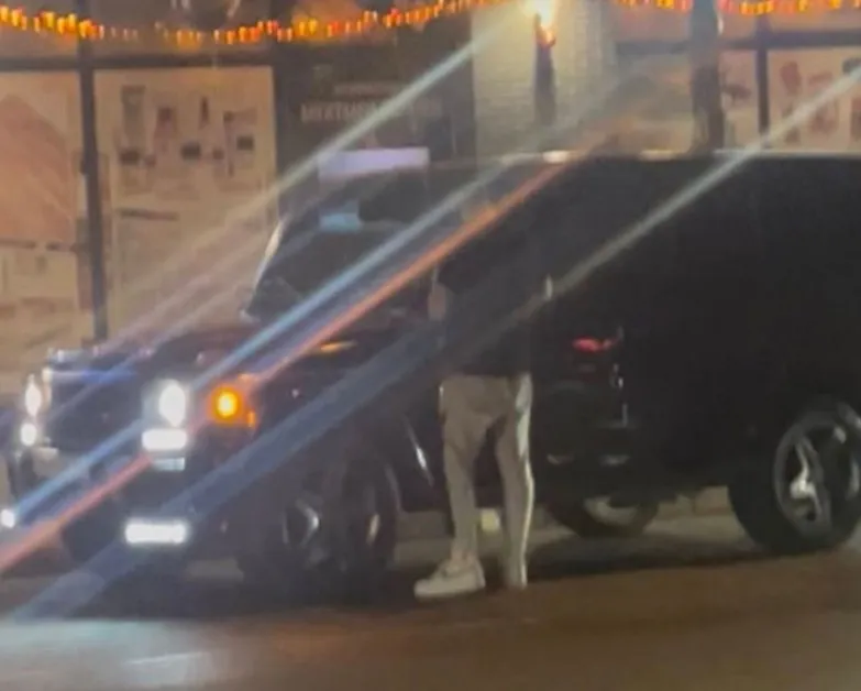 Младеж с G-класа разгневи майка с дете! Твърдят, че подкарал "бясно" по тротоара СНИМКИ