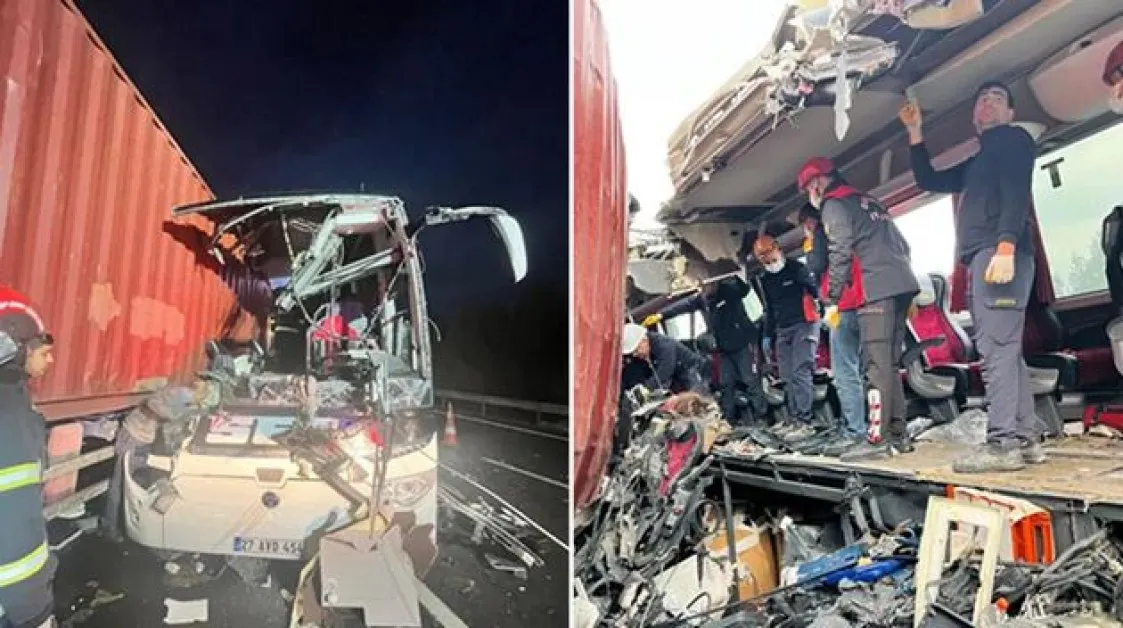 Сблъскаха се камион и автобус, има 7 жертви и много ранени СНИМКИ+ВИДЕО