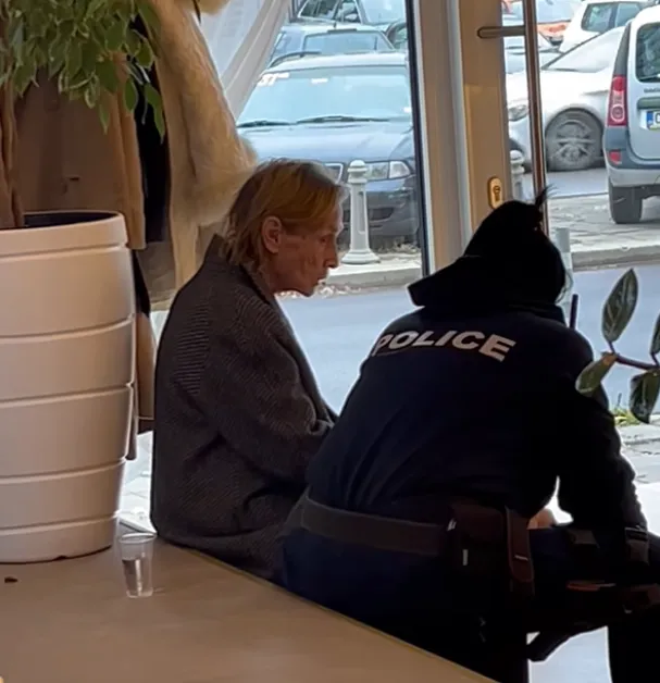 Търсят се близките на изгубена възрастна жена в София СНИМКИ