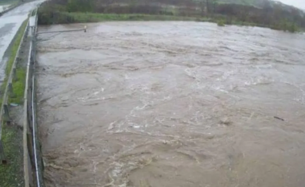 Задействаха BG-ALERT за 4 села в Бургаско, пътят към тях е затворен