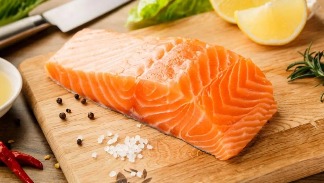 Голяма търговска верига в България изтегля от пазара заразена с Listeria сьомга