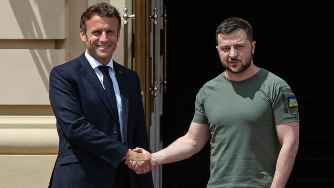 Макрон проведе телефонен разговор със Зеленски