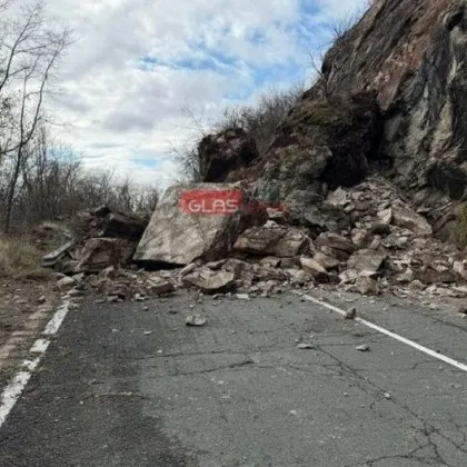 Към 17 ч проходът Троян Кърнаре е разчистен и отворен за