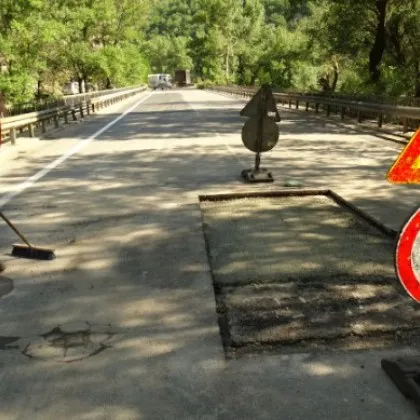 След десетки пострадали коли: опасната дупка на Е79 беше запълнена