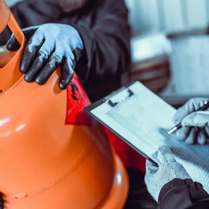 Взрив на газова бутилка причини пожар в нощен клуб, има жертви