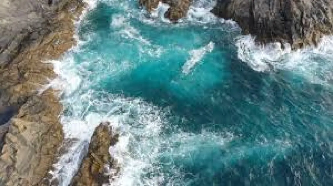 МОСВ започна спешен мониторинг на морските води заради блокирания танкер