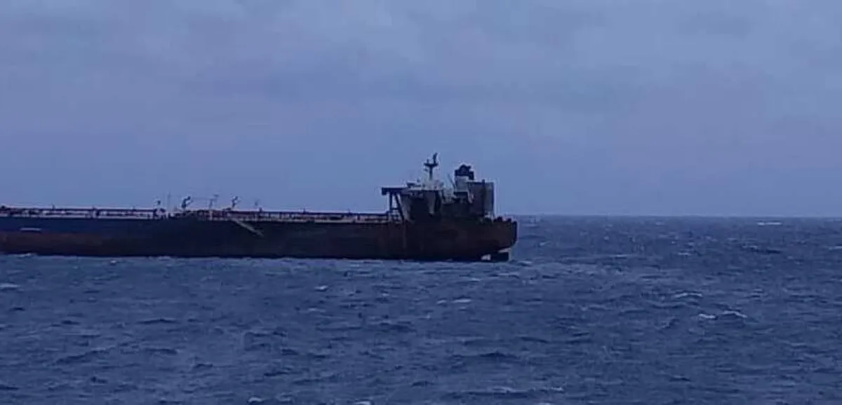 Трима моряци са евакуирани от заседналия край Ахтопол танкер