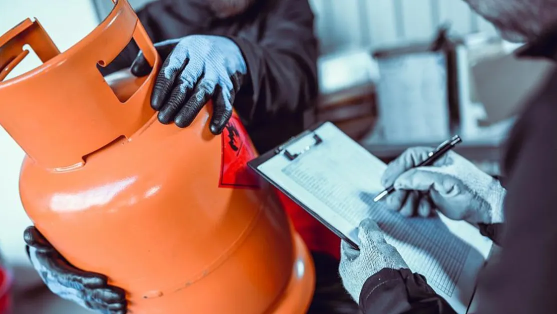 Взрив на газова бутилка причини пожар в нощен клуб, има жертви