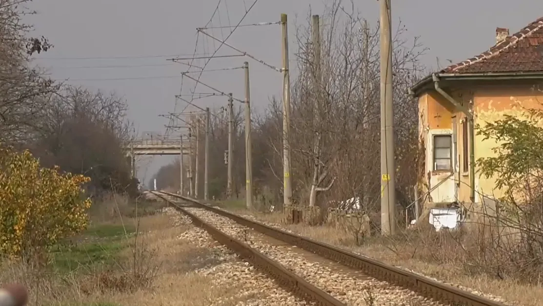 Жители на Баня искат нов жп прелез за преносочване на тежкотоварния трафик от града