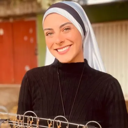 Бразилският модел Камила Родригес Кардозу след трагедия в живота си