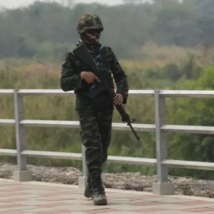 Тайландски войник е убит а няколко негови колеги са ранени