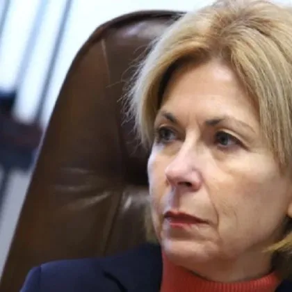 Правителството няма да подаде оставка до приемането на еврото