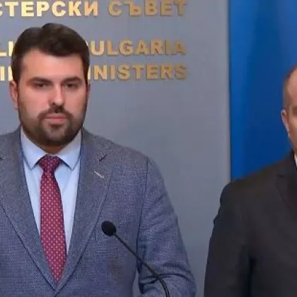 Министърът на външните работи Георг Георгиев и вицепремиерът и министър