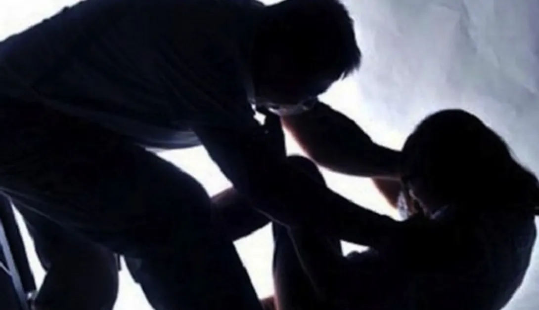 Издирват мъж, пребил приятелката си