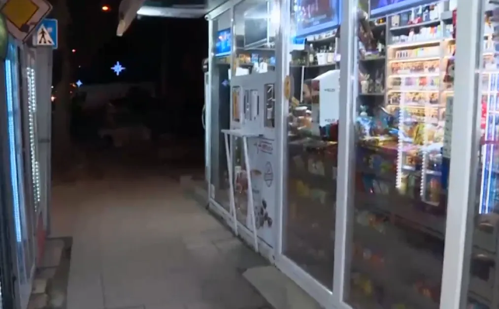 Мъж е с опасност за живота след жестокия побой пред столичен магазин