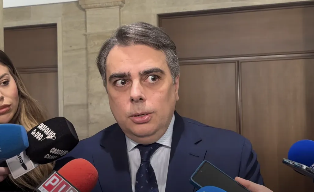 Асен Василев за изказването на Бойко Борисов: И без петел ще съмне