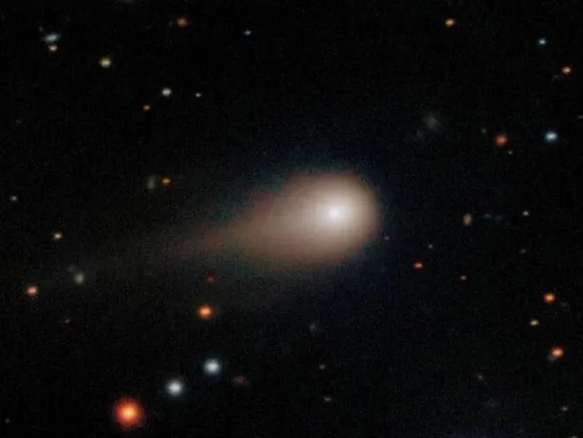 Астрофизикът Льоб: Засечен е защитен лъч на „извънземния кораб" 3I/ATLAS