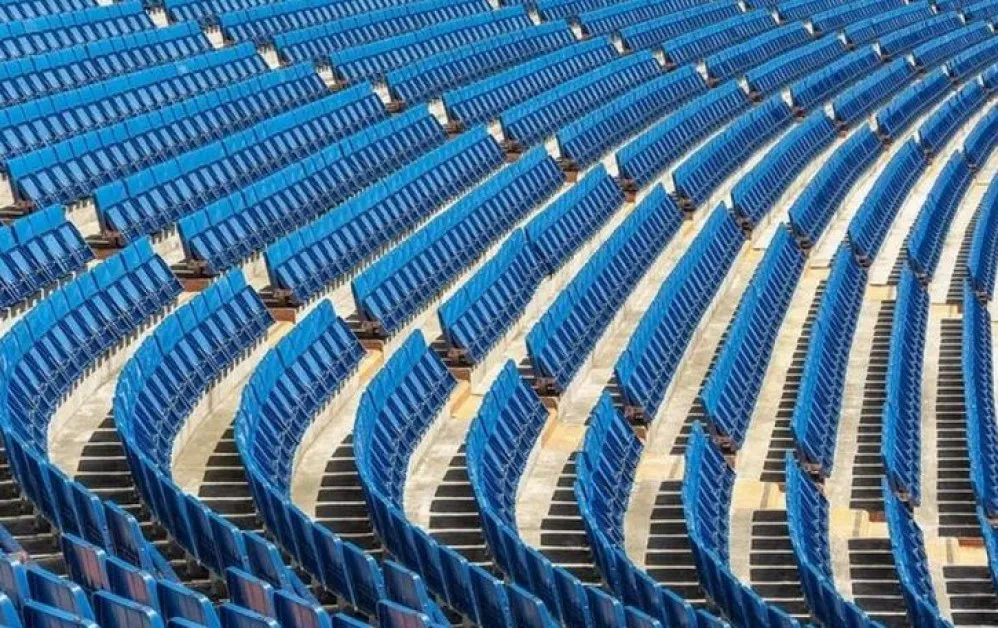 Фен и полицай пострадаха на мач