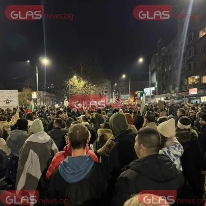 Демонстрацията в София продължава в района на т нар Триъгълник на