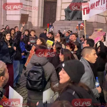 И студенти от Софийския университет излязоха на протест срещу правителството: „Искаме свобода и бъдеще"