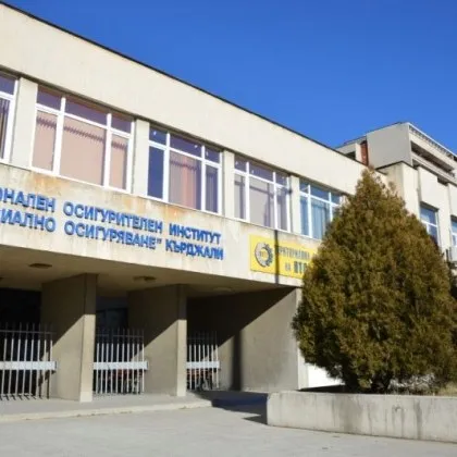 Полицаите от Кържали разследват престъпление за съзнателно използване на неистински официален