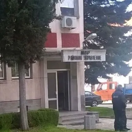 Двама непълнолетни са установени в подаване на неверен сигнал за