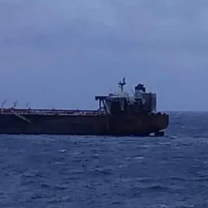 Провлачват заседналия Кайрос до Бургаския залив