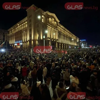 С общо изпълнение на националния химн завърши днешната демонстрация срещу